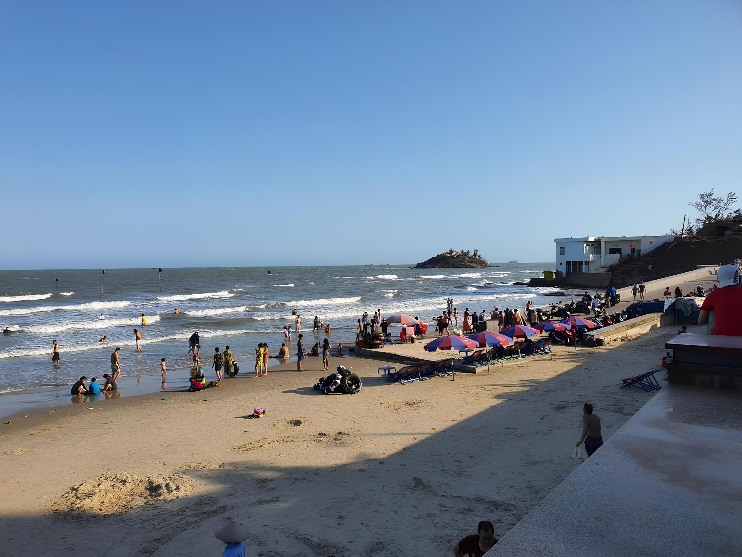 200 M FROM BACK BEACH